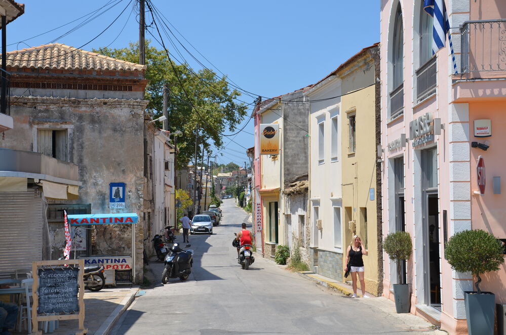 Ulice v Lefkimi, "hlavním" městě jižní části ostrova...
