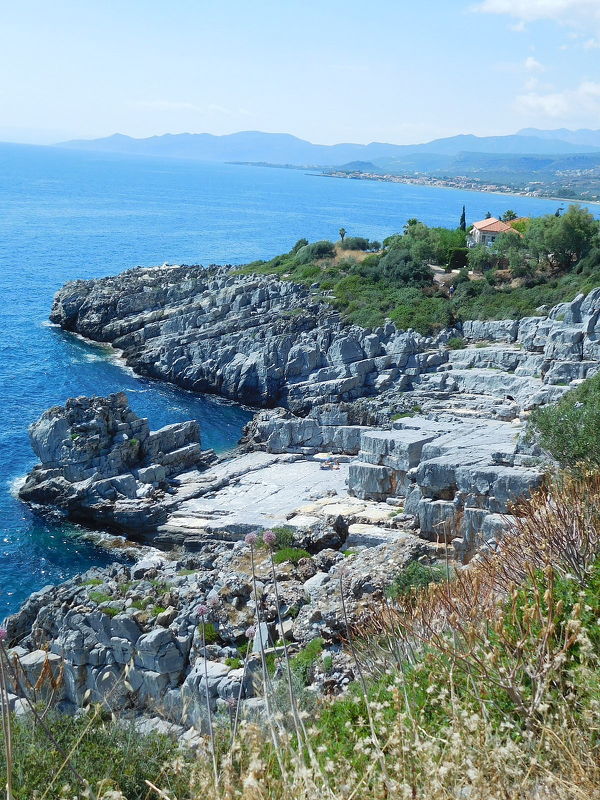 A co teprve výlety do nejbližšího okolí Stoupy! Tohle je pobřeží směrem na východ k obci Agios Nikolaos