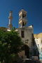 Kostel Sv. Mikuláše má zvonici i minaret a v podchodu u kostela...