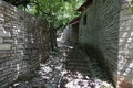 Všechny vesnice v horách mají důmyslně vybudované chodníky pro odvod vody.