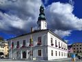 Město Jeseník, uprostřed Masarykova náměstí je umístěna krásná barokní budova radnice z r. 1610, která byla několikrát přestavěná.